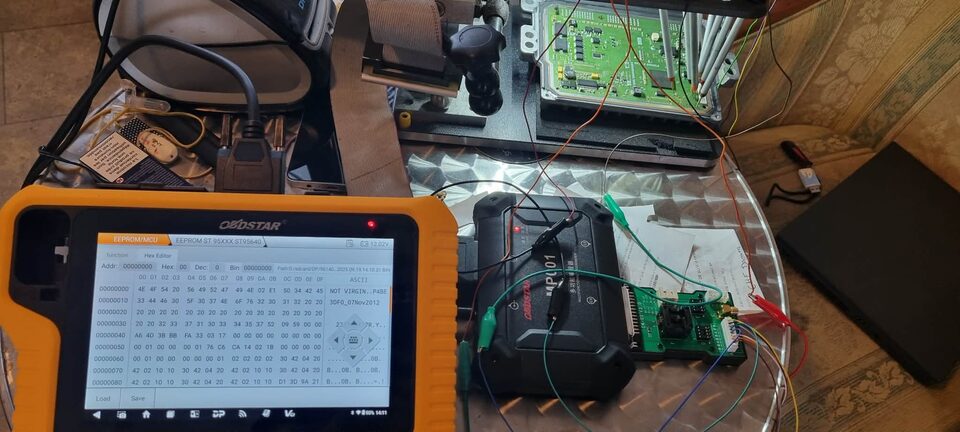 Lecture de la puce EEPROM d'un calculateur pour reprogrammer l'antidémarrage