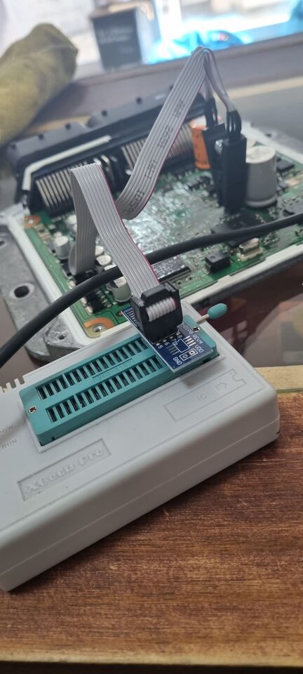Programmateur professionnel sur support ZIF pour intervention sur carte électronique